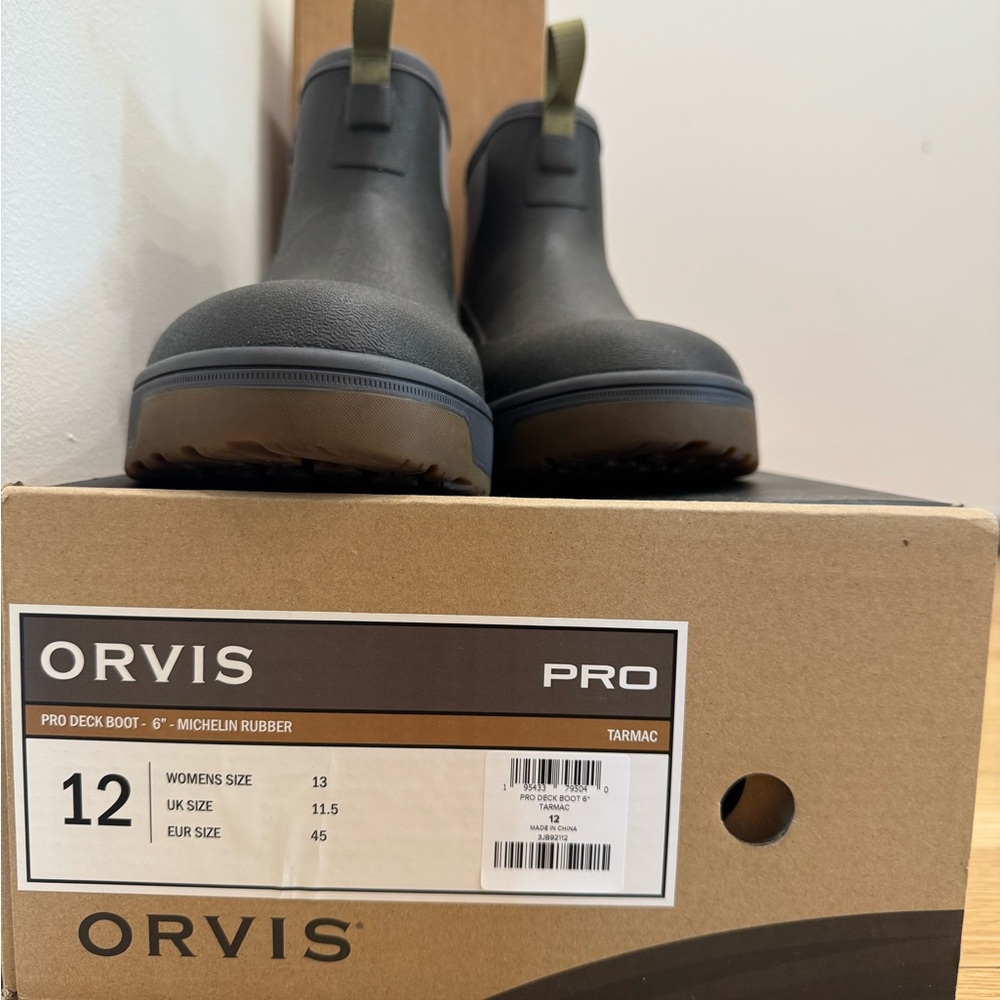 Orvis Tarmac Pro Deck Boots in Dark Grey with Brown Sole